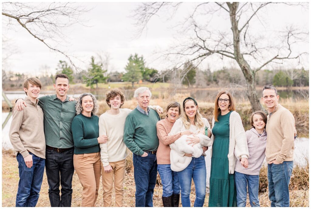 Extended family photo with Erin Thompson Photography