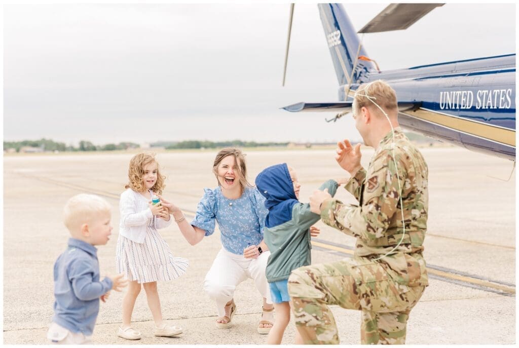 Family spraying their Dad with silly string by a Colorado Springs fini flight photographer